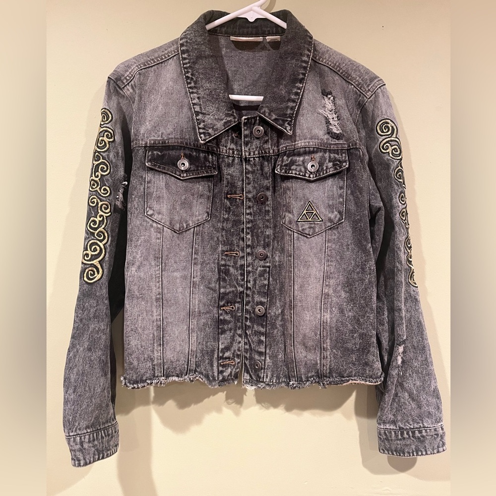 Vintage 90's style women’s ZELDA Embroidered distressed Denim jean Jacket sz M